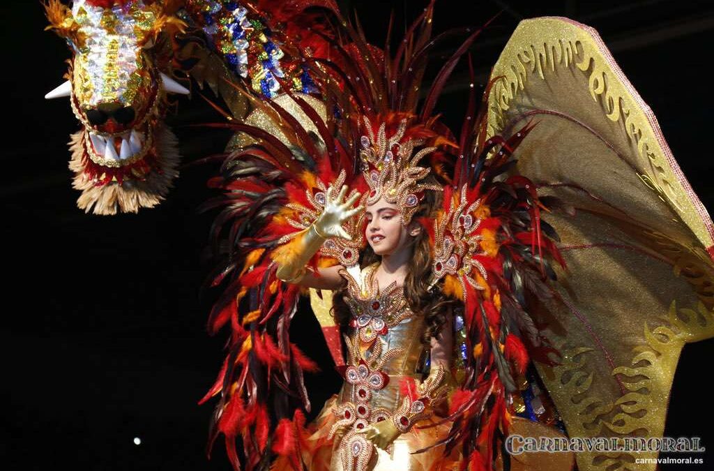 PARTICIPACIÓN EN EL CONCURSO DE ELECCIÓN DE LOS TRAJES DE REINAS Y DAMAS DEL CARNAVAL