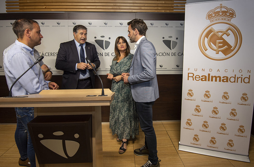 Un centenar de niños y niñas participarán en el Campus Experience del Real Madrid, que llega a Navalmoral de la Mata por primera vez.