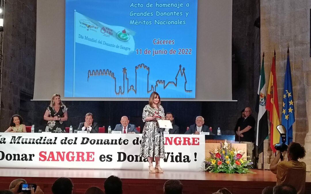 El Ayuntamiento de Navalmoral recibe la Medalla al Mérito Nacional a la Donación de Sangre.
