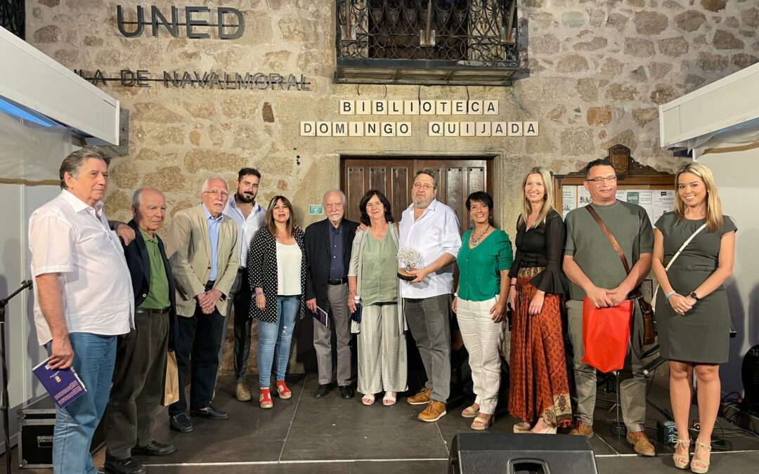 Antonio Gallo con “Déjame la luz encendida” se hace con los 6000 euros del certamen de novela corta “Encina de Plata”.
