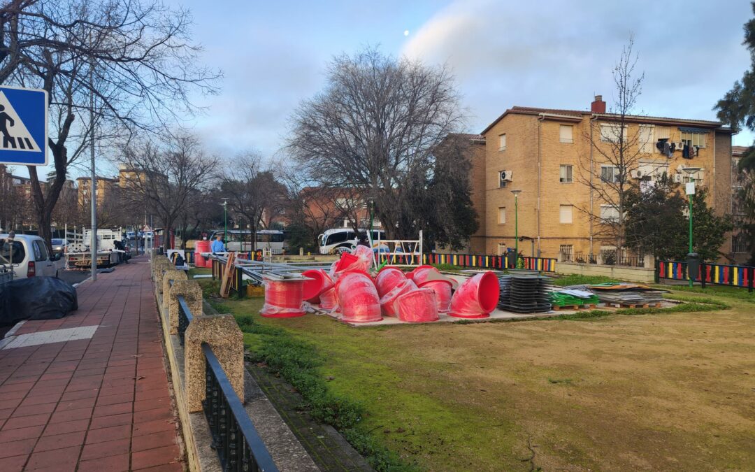 Comienzan las obras de renovación del parque infantil de la Marcha Verde