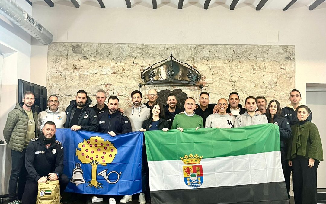 CATORCE AGENTES DE POLICÍA LOCAL DEL AYUNTAMIENTO DE NAVALMORAL PARTEN HACIA PAIPORTA PARA COLABORAR EN LAS LABORES DE EMERGENCIA POR LA DANA